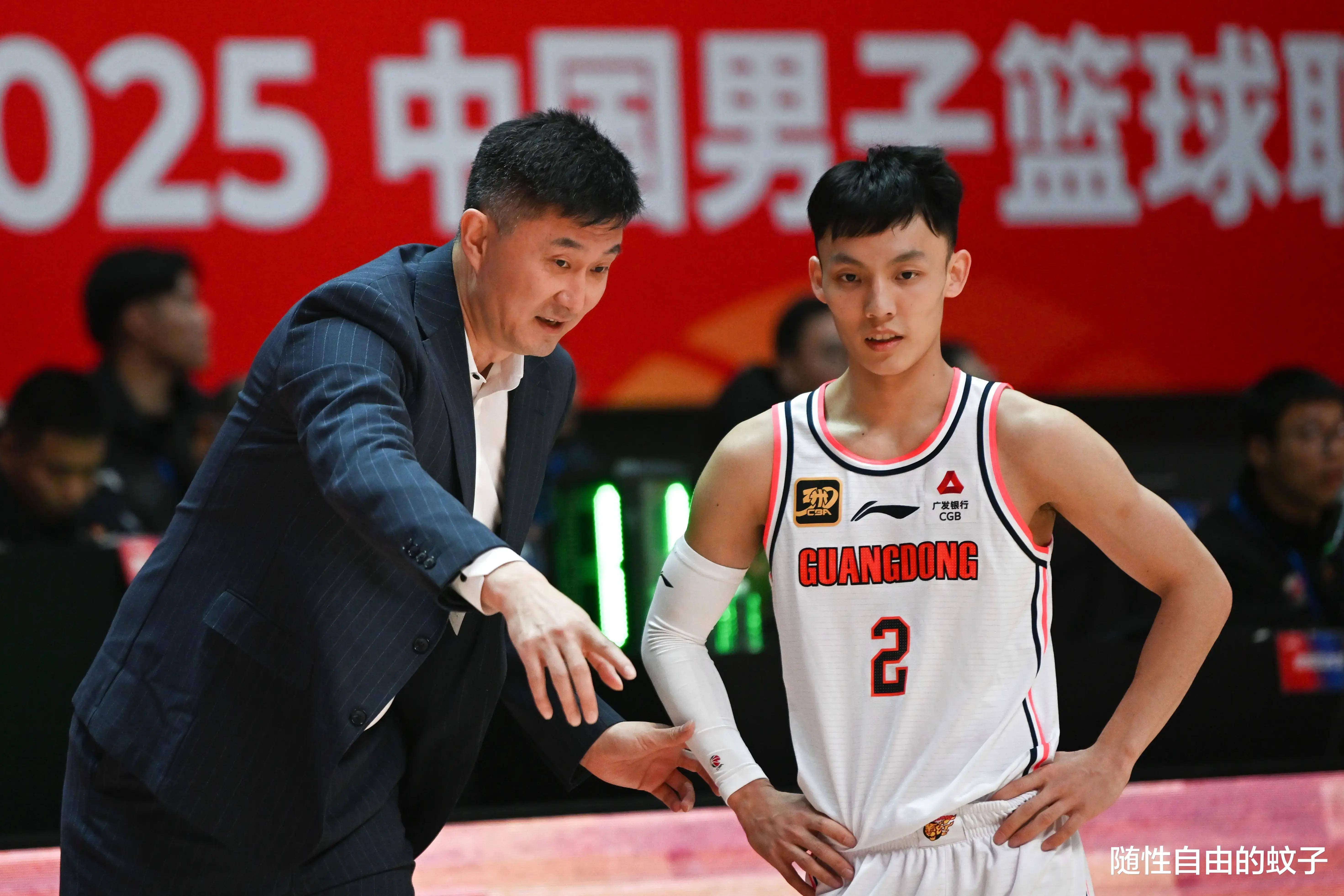 乐鱼体育官方网站包含广州队迎NBA总决赛关键赛；赛后单刀错失；引发热议；年轻球员得到机会的词条