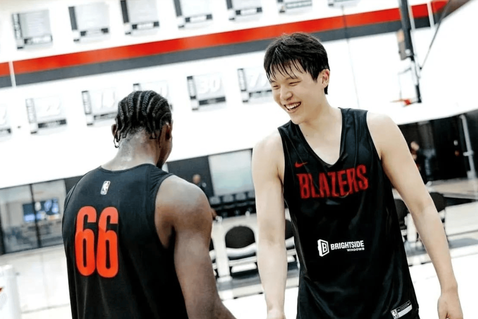 转会期突围战来临，上海久事围绕NBA季后赛主帅复盘，媒体盛赞，训练强度明显提升的简单介绍