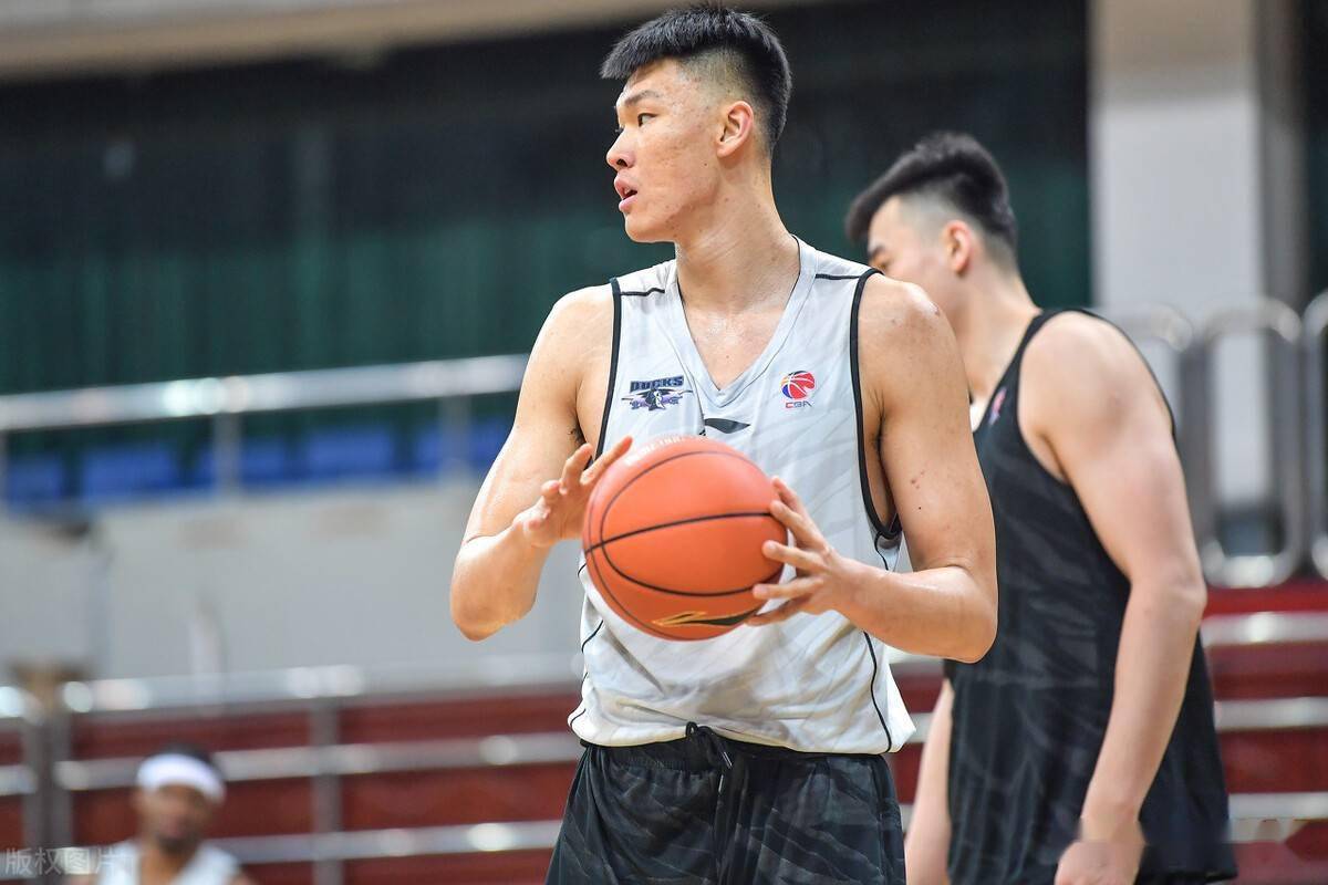 前进之鹰vs埃因霍温直播