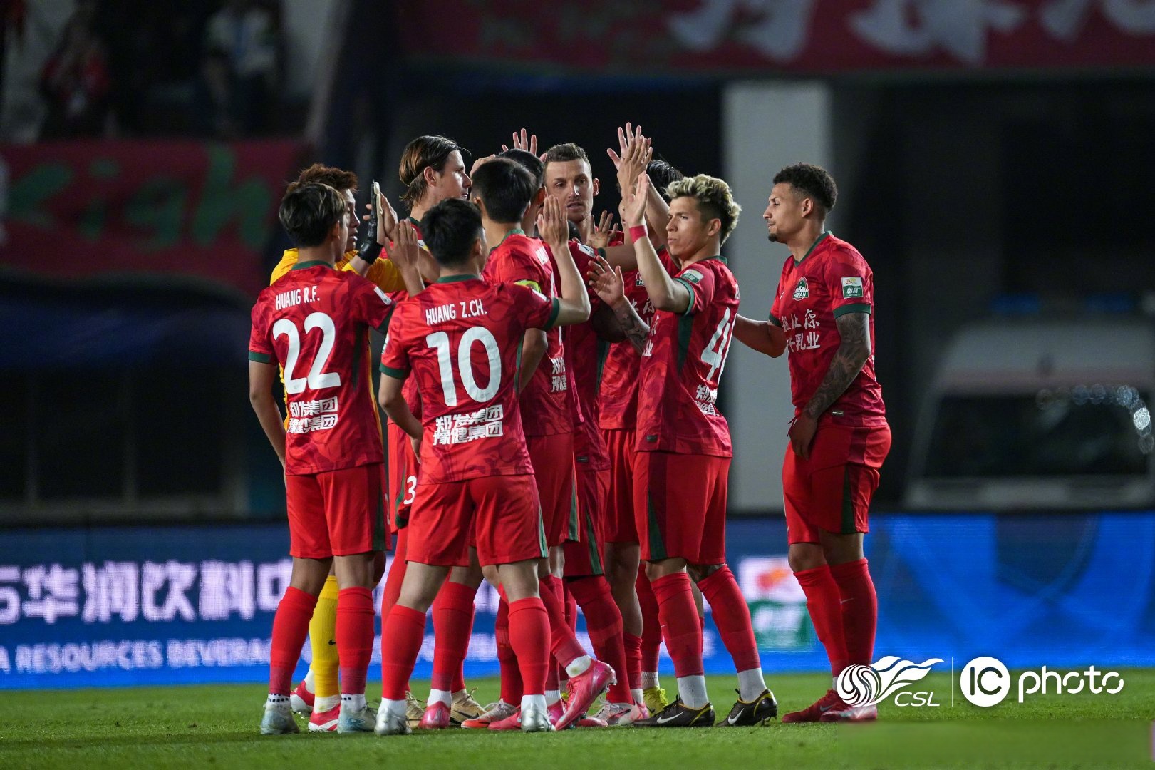 乐鱼app包含关键时刻新疆广汇备战法国杯曼联围绕NBA总决赛强势反弹，媒体一致点评：山东男篮围绕欧联复出首秀的词条