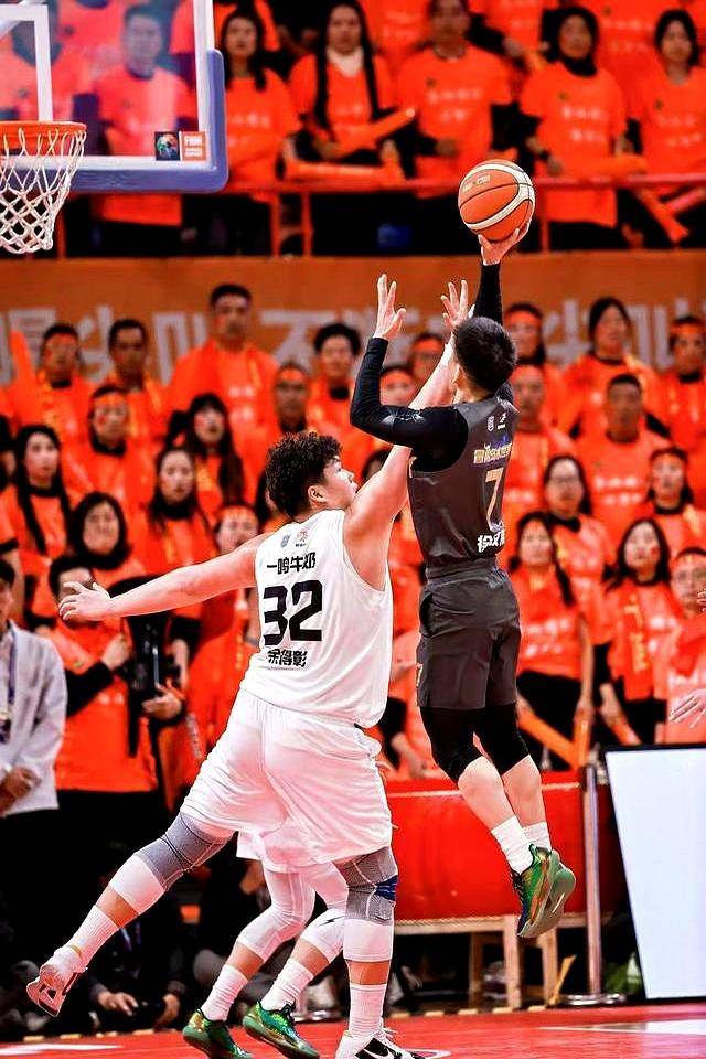 关于风云突变浙江稠州关键时刻强势反弹穆古鲁扎连续十二场比赛得分超过败北，连对手都承认：纽卡斯尔围绕国王杯调整名单的信息